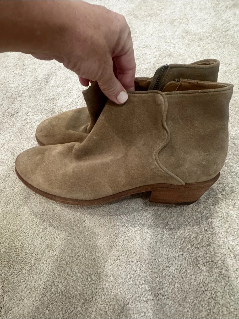 Womens Frye tan Suede side-zip Bootie, size 7.5 Never worn